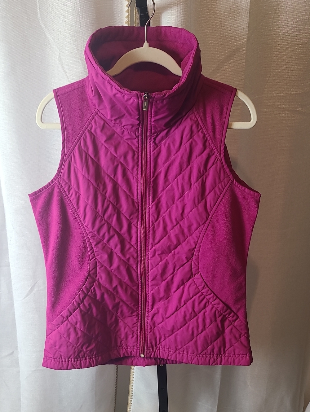 Columbia quilted and fleece-paneled style Vest Size Med